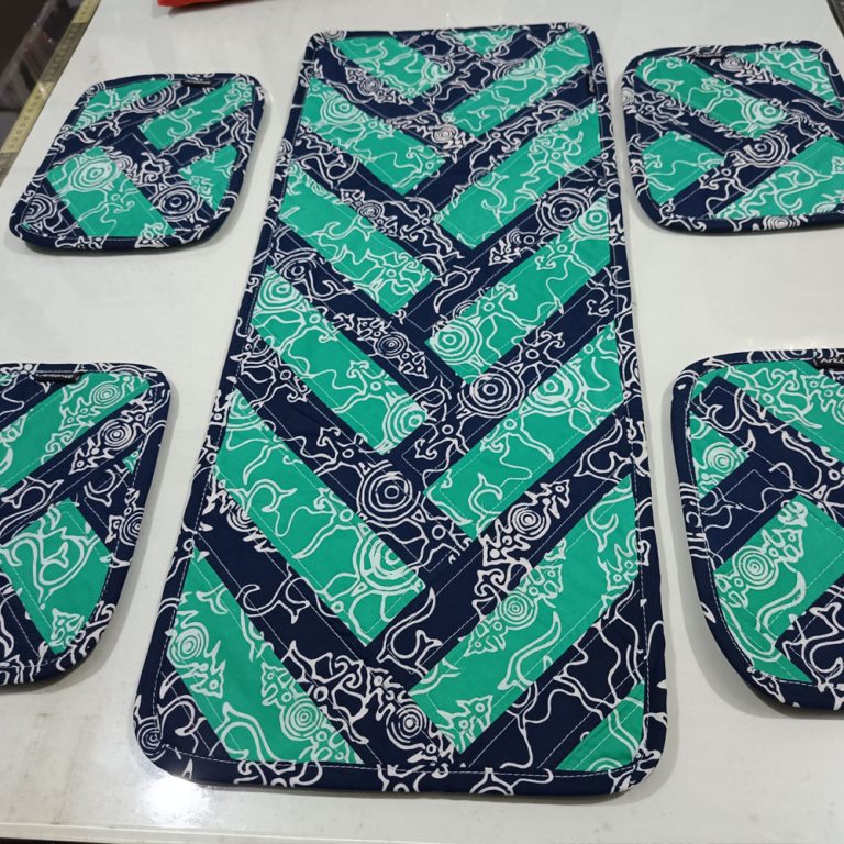 Table runner & placemat set